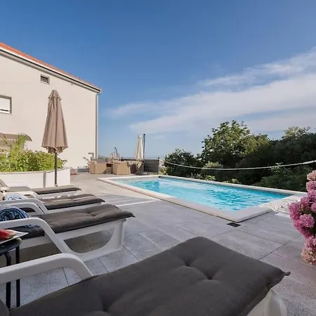 Mediterranea Private Pool Apartment